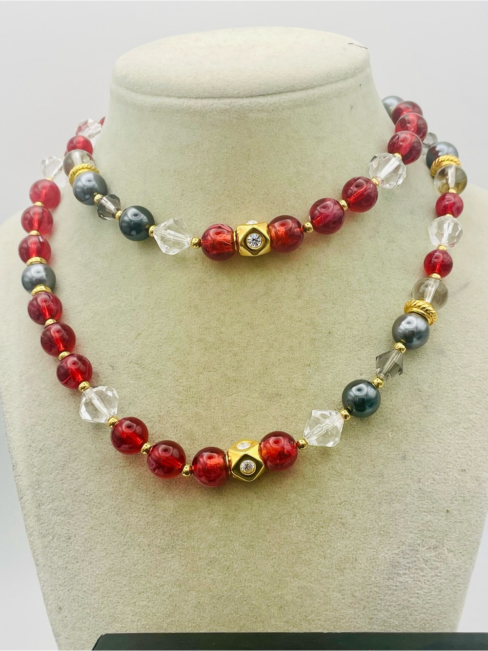 Joan Rivers Vintage Changeable Stretch Beaded Necklace. Can be 4 Bracelets also